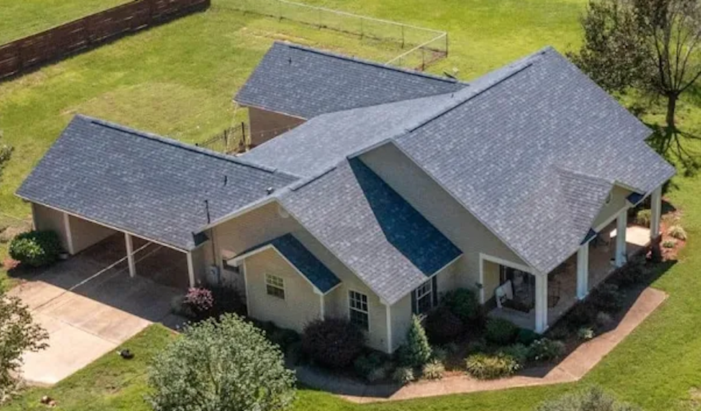 Construcion workers on roof