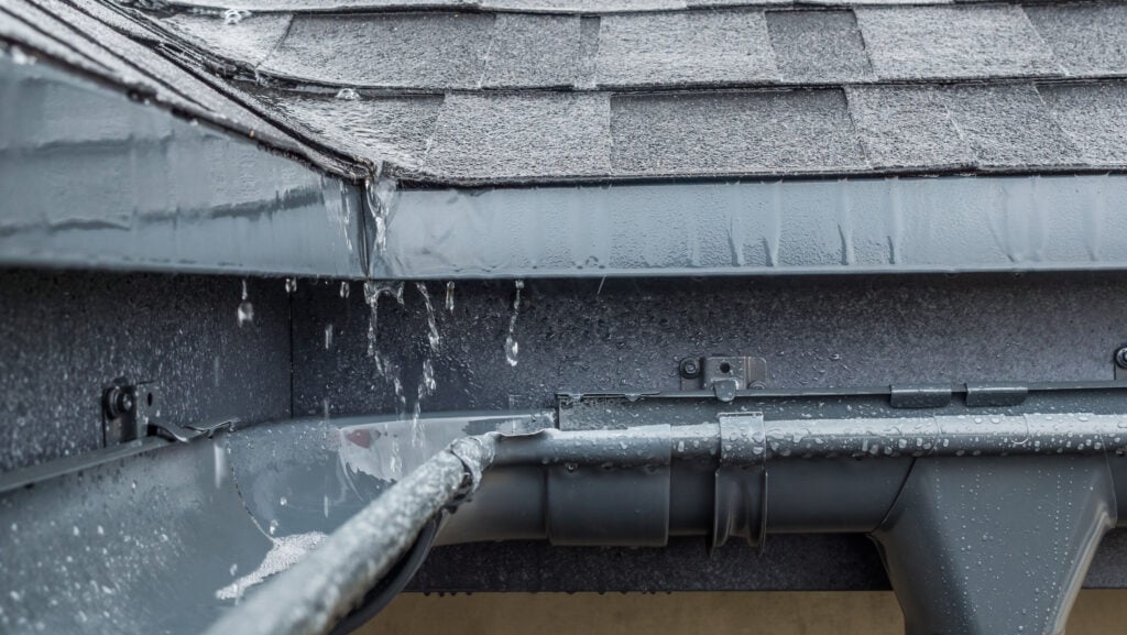rain drain into the drainage system on the roof of the house