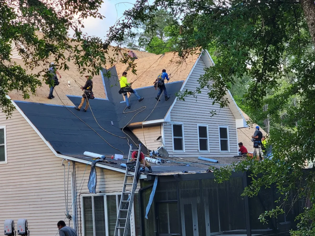 quality roofing solutions workers